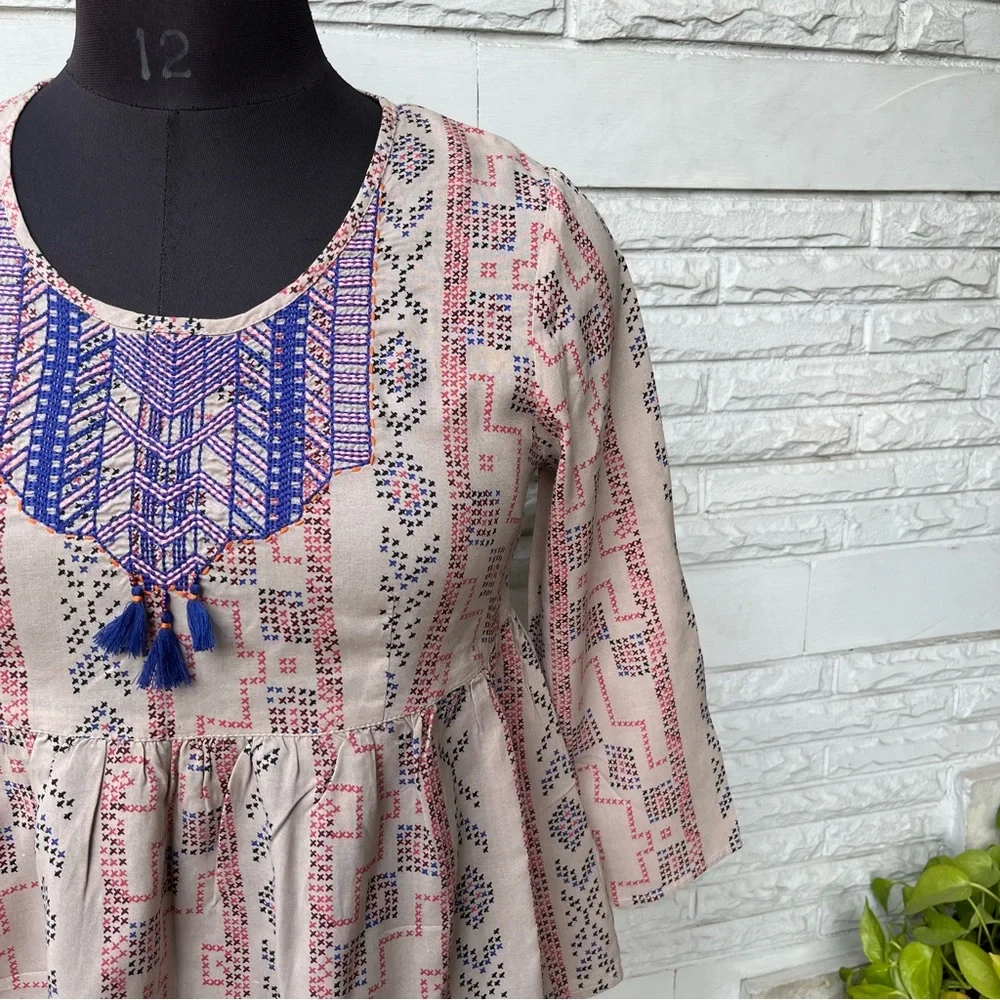 NWOT Embroidered Boho Peplum Top - Picture 4 of 6